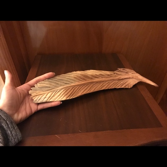 Hand carved wooden feather - Picture 4 of 5